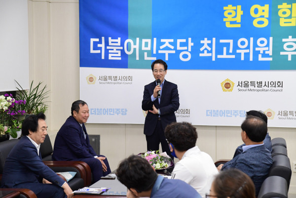 ▲ 서울시의회 더불어민주당, 이원욱 최고위원 후보자와 간담회.