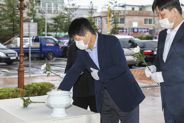 ▲ 황어장터 3.1만세운동 기념탑 참배 진행하는 박형우 계양구청장.
