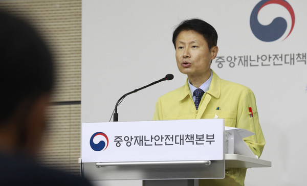 ▲ 브리핑하는 김강립 중앙재난안전대책본부 1총괄조정관.
