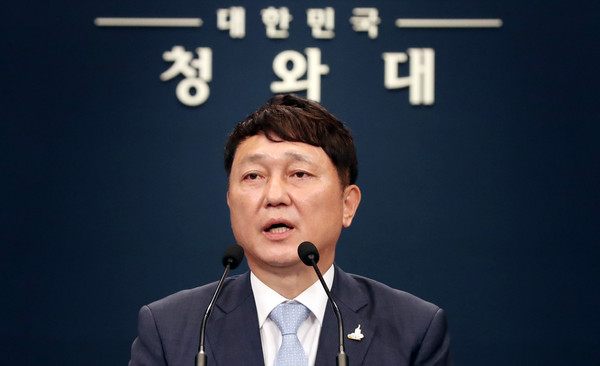 ▲ 현안 관련 브리핑하는 최재성 정무수석.