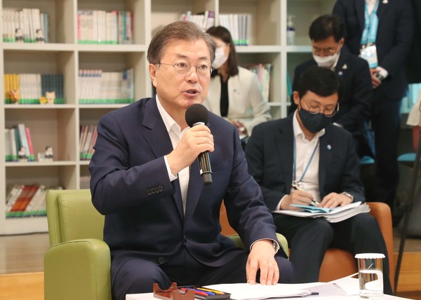▲ 시도교육감 간담회에서 발언하는 문재인 대통령.