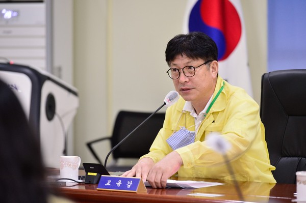▲ 코로나19 비상대책회의에서 발언하는 도성훈 인천시교육감.