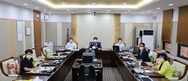 ▲ 평택시의회, 평택항 발전 특별委 평택항 발전 방안 관련 업무현황 청취.