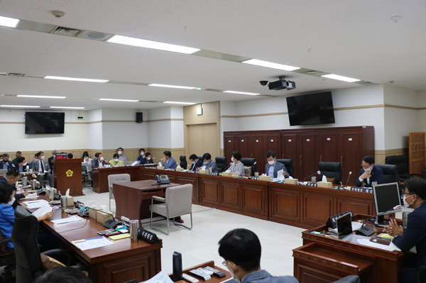 ▲ 코로나19에 따른 예산운용 정책토론회.