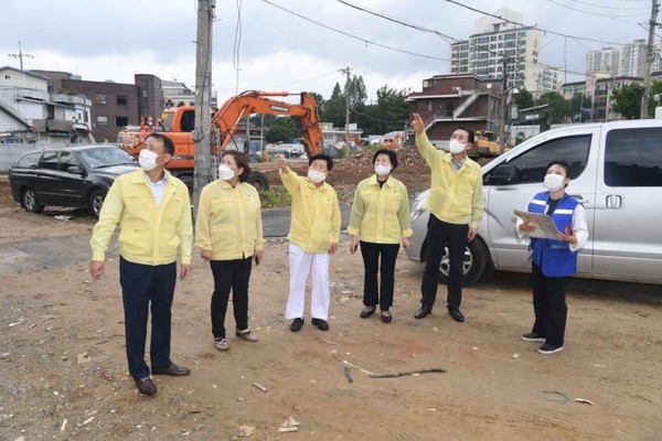 ▲ 영등포구의회 사회건설위원회, 태풍 ‘바비’로 인한 피해현황 점검.