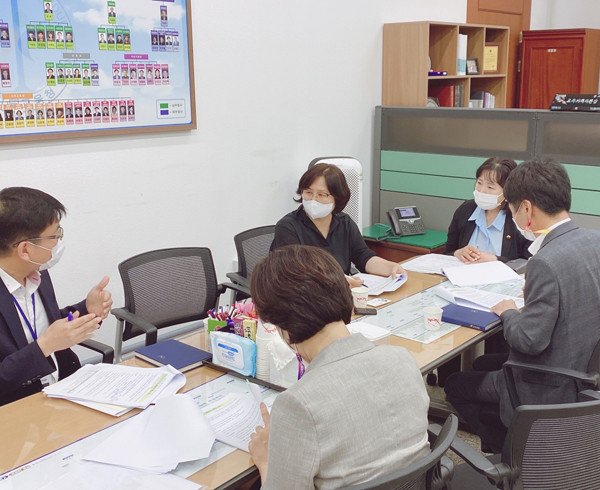 ▲ 경기도의회, 김은주 의원 도교육청 교육정보담당관 업무보고 받아.