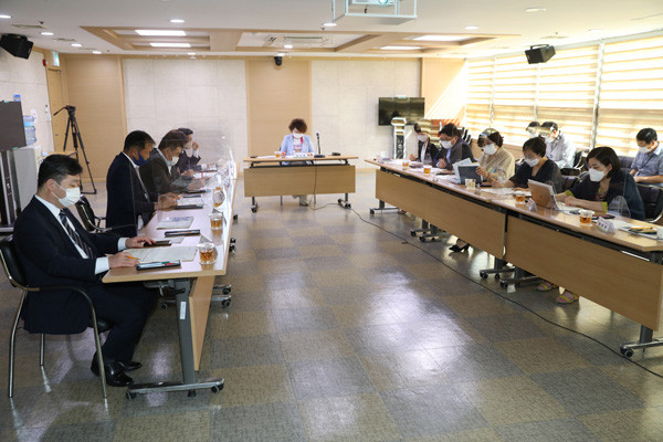 ▲ '수원시 노인복지 전달체계 연구' 중간보고회.