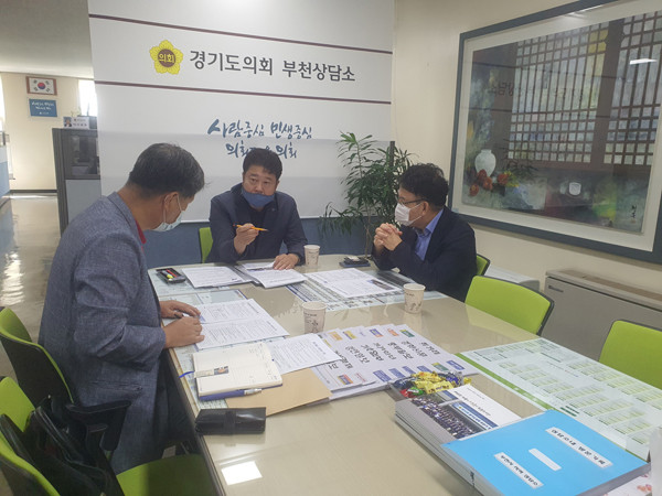 ▲ 경기도의회, 최갑철 의원 한국금형센터 활성화 위해 논의 진행.