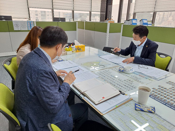 ▲ 김경근 의원, 경기도교육청 학교 언어순화운동 권장 조례안 관련 논의.