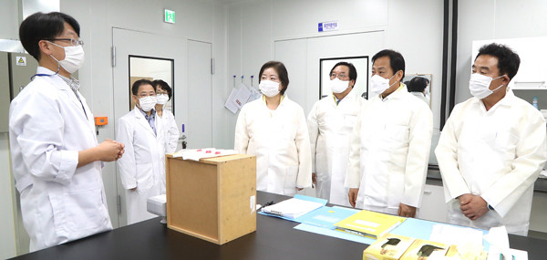 ▲ 장현국 의장, 방역현장에서 찾아가는 현장도의회.