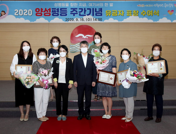 ▲ 양성평등 주간 기념 유공자 표창 수여식.