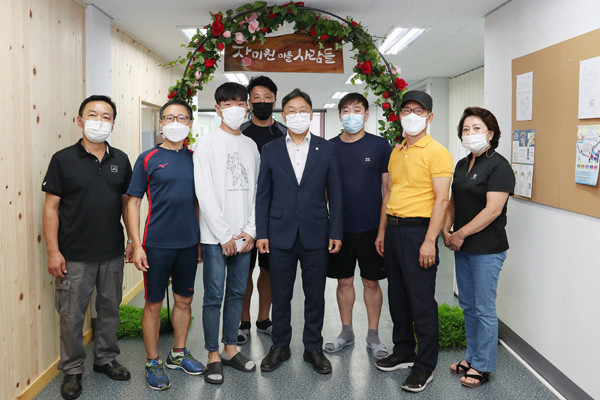 ▲ 강북구의회 이용균 의장, 장미원마을 사람들 방문 간담회.