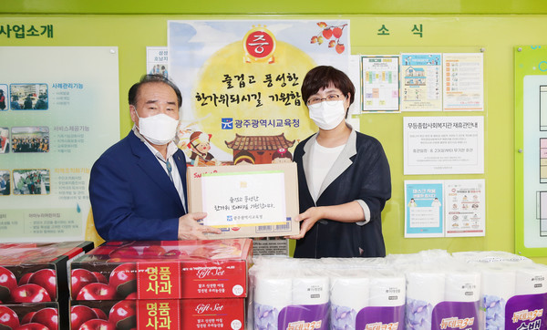 ▲ 무등노숙인쉼터 방문한 장휘국 교육감.