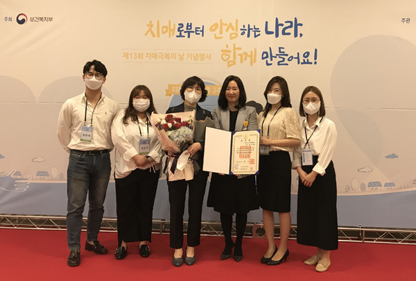 ▲ 표창 수상 모습.