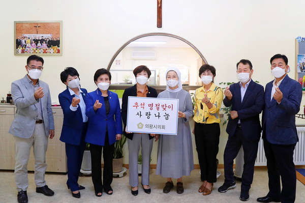 ▲ 추석맞이 복지시설 방문모습.
