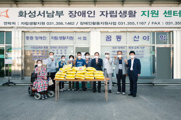 ▲ 화성서남부 장애인자립생활지원센터를 방문한 원유민 의장.
