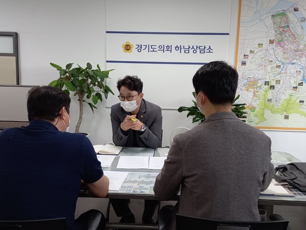 ▲ 경기도의회, 추민규 의원 EBS 미디어 독서력진단센터와 정담회.