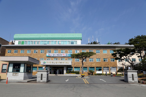 ▲ 영암군청사 전경.