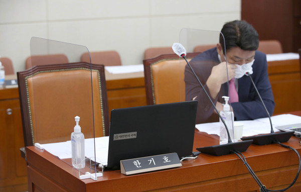 ▲ 국방위원회 전체회의 내 한기호 국민의힘 간사의 빈 자리.