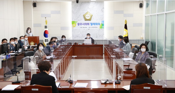 ▲ 의회 월례회의 및 비대면 화상 의원 교육.