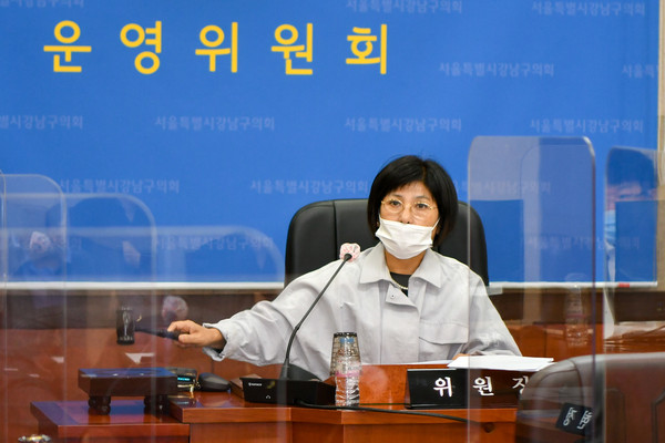 ▲ 회의를 진행중인 이향숙 운영위원장.