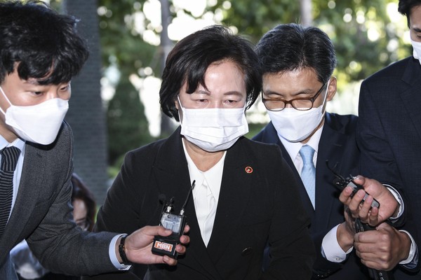 ▲ 생각에 잠긴 추미애 법무부 장관.