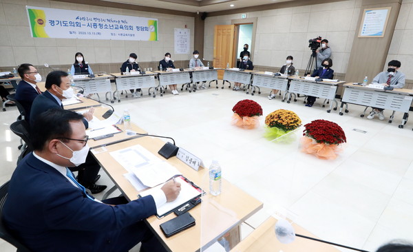 ▲ 경기도의회 장현국 의장의 시흥청소년교육의회 찾아가는 현장도의회 실시 모습.