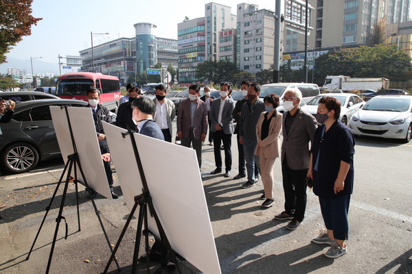 ▲ 성남시의회 도시건설위원회 관내 주요 공사현장 점검 모습.