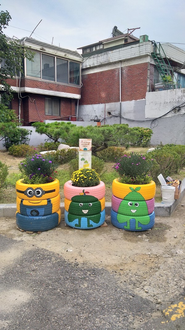 ▲ 폐타이어 활용 재활용 화분.
