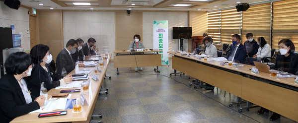 ▲ 수원시 노인복지 전달체계 연구회 연구활동 최종보고회.