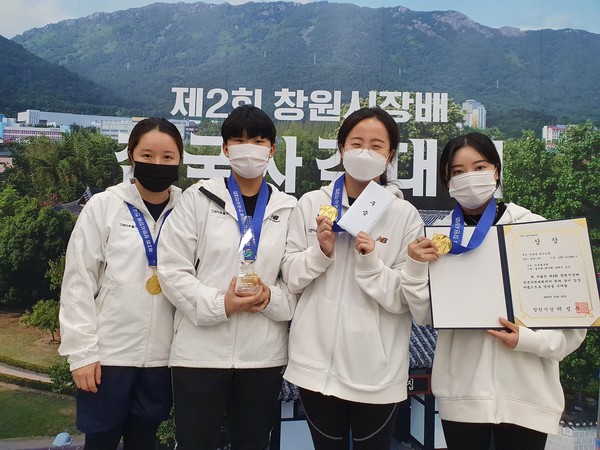 ▲ 제2회 창원시장배 전국사격대회 단체전 1위 기념사진.