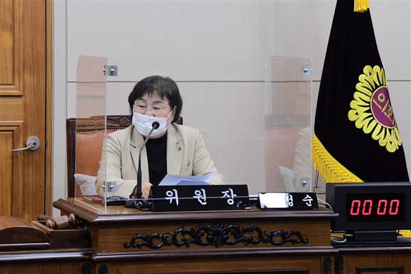 ▲ 여성특별위원회 제1차 회의를 주재 중인 최정순 위원장.