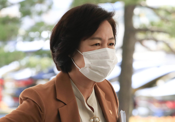 ▲ 국무회의 참석하는 추미애 장관. /뉴시스