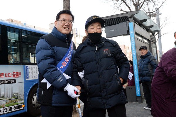 안전보행로 캠페인 참여한 유덕열 동대문구청장