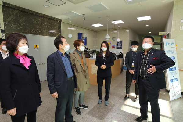 ▲ 한마음종합복지관 방문한 정종연 의장.