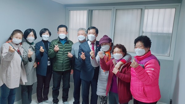 ▲ 빈집 정비사업 완료현장 찾은 이강호 남동구청장.