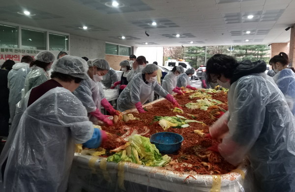 정성 듬뿍 김장김치, 어려운 이웃과 나눠요