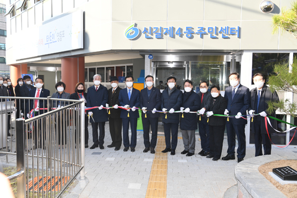 ▲ 신길4동 공공복합청사 개청식 참석한 영등포구의회.