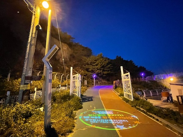 인천 중구 유동인구 많은 지역에 로고젝터 설치해 생명존중문화 확산시켜
