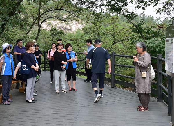 ▲ 지난해 주민해설사와 함께 하는 서대문구 여기로(女記路) 투어 모습.