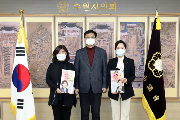 ▲ 수원사회복지대상 수상 받은 이미경‧조미옥 의원.