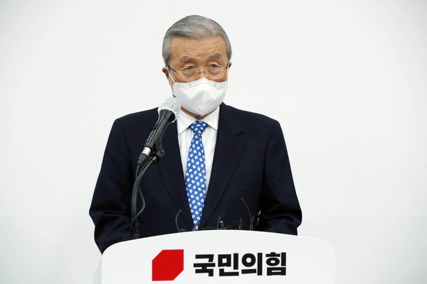 ▲ 대국민 사과하는 김종인 위원장. /뉴시스