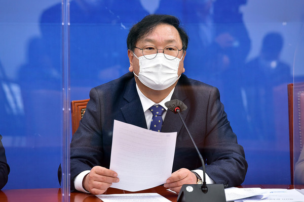 ▲ 발언하는 김태년 원내대표. /뉴시스