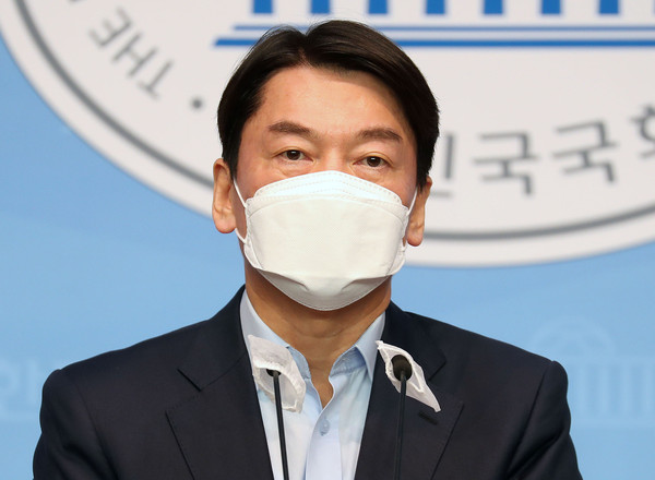 ▲ 서울시장 보궐선거 출마선언 하는 안철수 국민의당 대표. /뉴시스