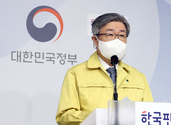 ▲ 플랫폼 종사자 보호 대책 발표하는 이재갑 장관. /뉴시스