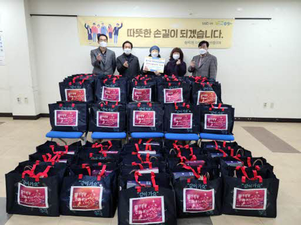 ▲ 성북구 월곡1동 지역사회보장협의체에서 동지를 맞아 소외이웃을 위해 마련한 팥죽과 생필품 선물꾸러미.
