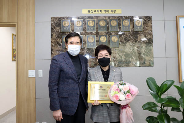 ▲ 대한민국 최고의정대상을 수상받은 박미화 의원.