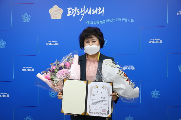 ▲ 평택시의회 이해금 의원 2020 지방의원 매니페스토 약속대상 수상.