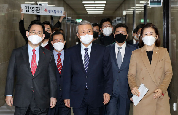 ▲ 김종인 국민의힘 비상대책위원장과 주호영 원내대표 등 비대위원들. /뉴시스