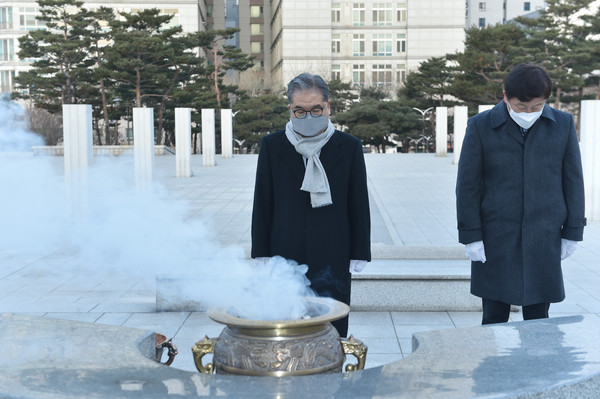 ▲ 이재정 교육감, 수원 현충탑 참배.